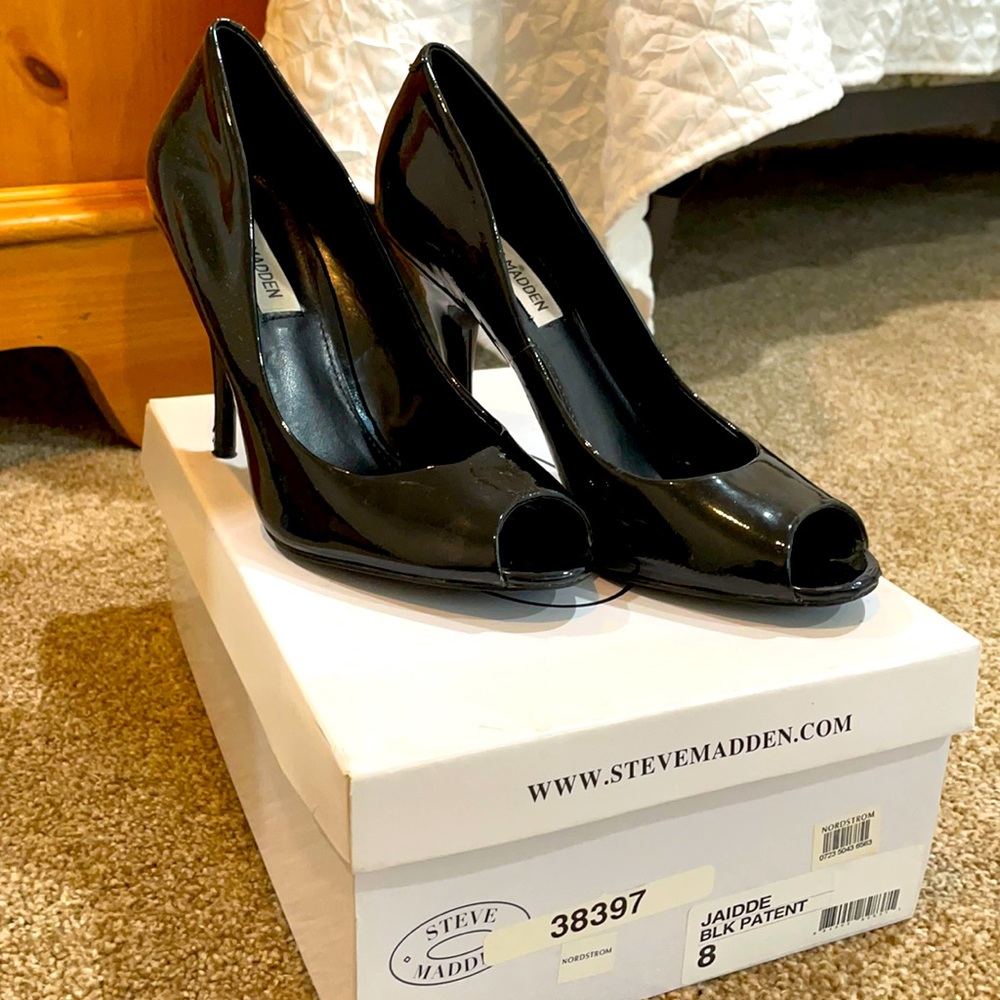 Steve Madden Jadde Blk Patent heals. Black.